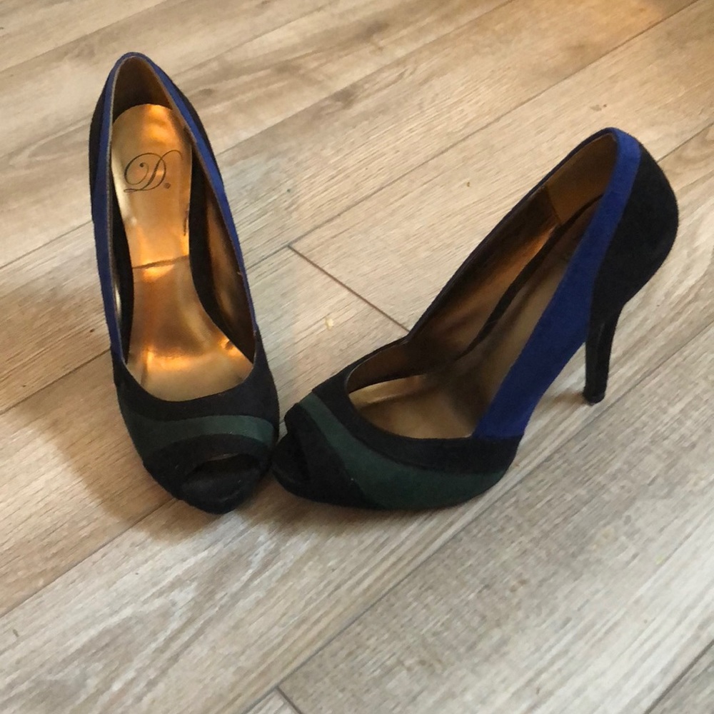 Open toe pumps